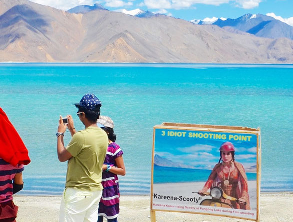 3 Idiots Shooting Point Pangong Lake where Kareena Kapur ride Scooty