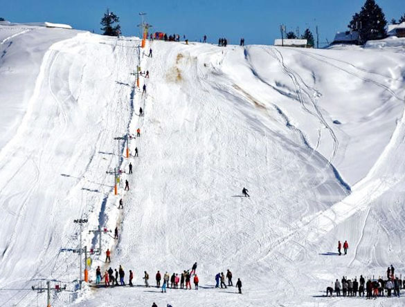 Gulmarg skiing tour Kashmir